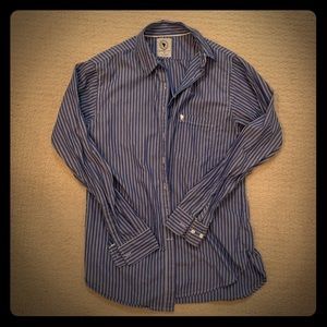 Aritzia Talula cotton boyfriend fit shirt.